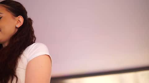 Anais online show from 11.26.25