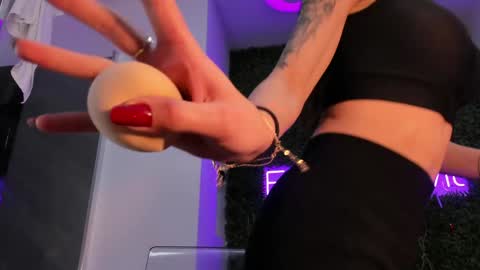 hotfallingdevil online show from 02.02.26