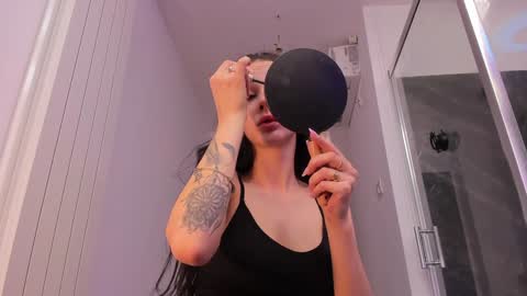 hotfallingdevil online show from 03.18.26