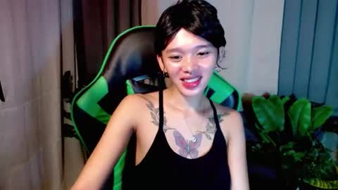 Snapshot of hotgirlronaxx chatting on 12.14.25 hotgirlronaxx online show from 12.14.25