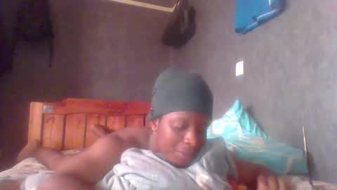 hotguyy001 online show from 02.18.25