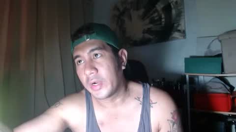 Snapshot of hothunkybear23 chatting on 12.18.25 Khel online show from 12.18.25