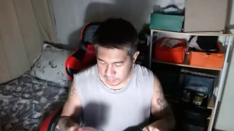 Snapshot of hothunkybear23 chatting on 12.20.25 Khel online show from 12.20.25