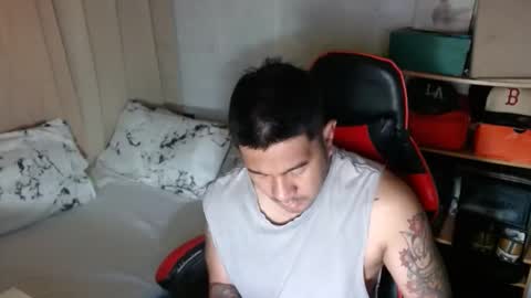 Snapshot of hothunkybear23 chatting on 12.22.25 Khel online show from 12.22.25