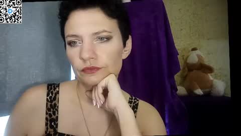 Snapshot of hotmamaqueen234 chatting on 06.15.26 hotmamaqueen234 online show from 06.15.26