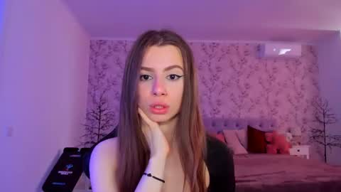 Snapshot of hotmolly_ chatting on 06.19.26 hotmolly_ online show from 06.19.26