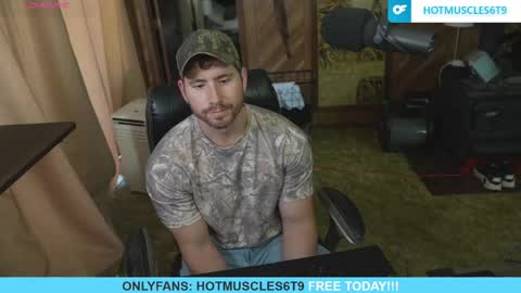 Snapshot of hotmuscles6t9 chatting on 05.12.26 hotmuscles6t9 online show from 05.12.26