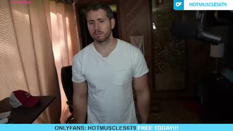 Snapshot of hotmuscles6t9 chatting on 06.10.26 hotmuscles6t9 online show from 06.10.26