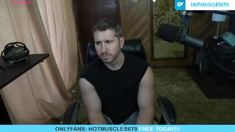 Snapshot of hotmuscles6t9 chatting on 06.17.26 hotmuscles6t9 online show from 06.17.26