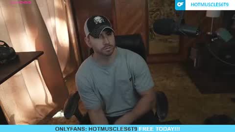 Snapshot of hotmuscles6t9 chatting on 06.18.26 hotmuscles6t9 online show from 06.18.26