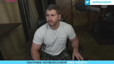 Snapshot of hotmuscles6t9 chatting on 06.22.26 hotmuscles6t9 online show from 06.22.26