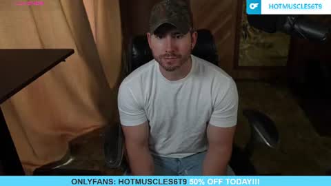 Snapshot of hotmuscles6t9 chatting on 07.13.26 hotmuscles6t9 online show from 07.13.26