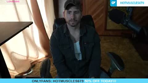 Snapshot of hotmuscles6t9 chatting on 07.14.26 hotmuscles6t9 online show from 07.14.26
