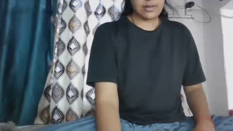 Snapshot of hotnsweetindian chatting on 10.27.25 lola online show from 10.27.25