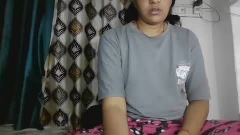 Snapshot of hotnsweetindian chatting on 11.01.25 lola online show from 11.01.25