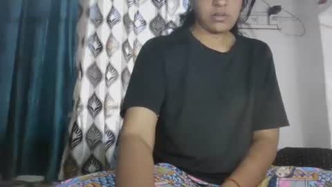 Snapshot of hotnsweetindian chatting on 11.13.25 lola online show from 11.13.25