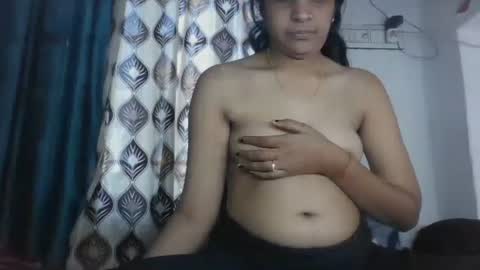 Snapshot of hotnsweetindian chatting on 11.14.25 lola online show from 11.14.25