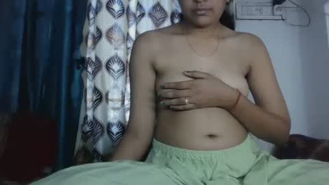 Snapshot of hotnsweetindian chatting on 11.17.25 lola online show from 11.17.25