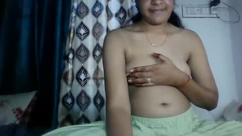 Snapshot of hotnsweetindian chatting on 12.01.25 lola online show from 12.01.25