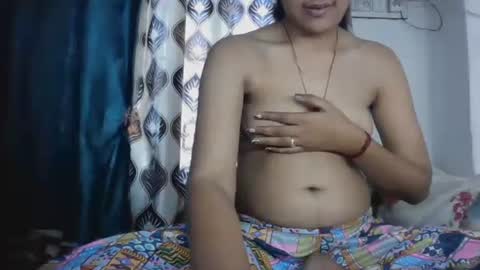 Snapshot of hotnsweetindian chatting on 02.14.26 lola online show from 02.14.26