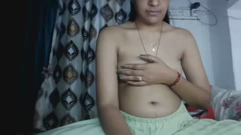 Snapshot of hotnsweetindian chatting on 03.12.26 lola online show from 03.12.26