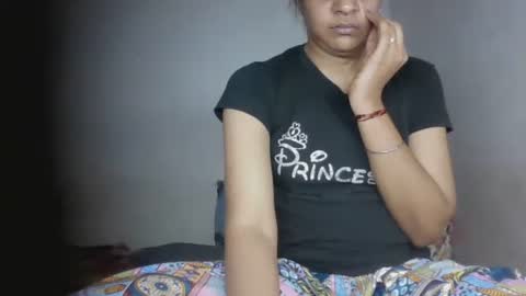 Snapshot of hotnsweetindian chatting on 05.16.26 lola online show from 05.16.26