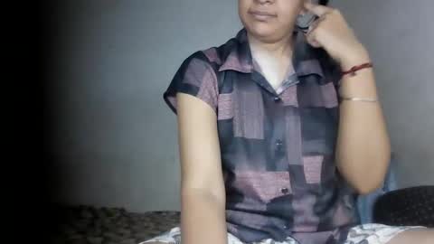Snapshot of hotnsweetindian chatting on 05.26.26 lola online show from 05.26.26
