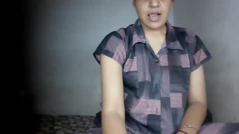 Snapshot of hotnsweetindian chatting on 05.27.26 lola online show from 05.27.26