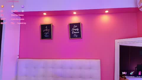 Snapshot of hotpawgmilf chatting on 01.21.25 Sussy Bloom online show from 01.21.25