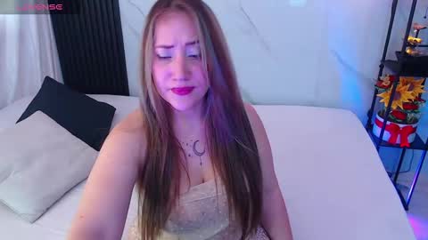 Snapshot of hotpawgmilf chatting on 10.14.25 Sussy Bloom online show from 10.14.25