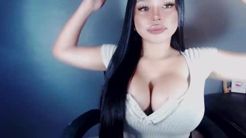 Snapshot of hotsexyhugetrans chatting on 01.24.25 Marga Avery online show from 01.24.25