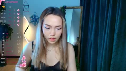 hello Im Eva online show from 12.22.24