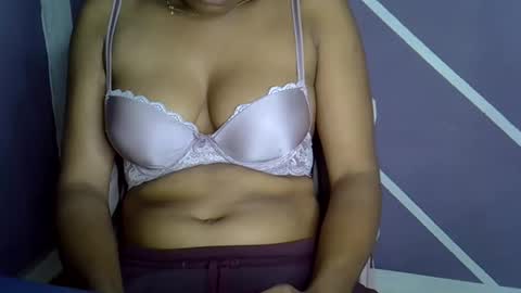 Snapshot of hottie_baddie14 chatting on 09.29.25 hottie baddie14 online show from 09.29.25