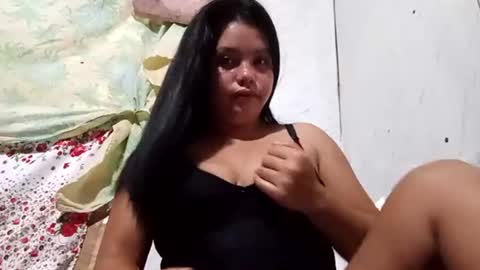 Snapshot of hottie_mommax chatting on 07.17.26 Angel online show from 07.17.26