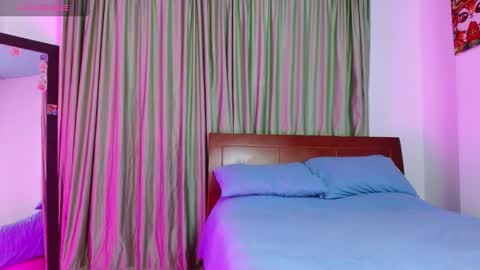 Snapshot of hottieboycrazy chatting on 01.12.25 stiven online show from 01.12.25