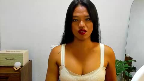 Snapshot of hottieelijah760282 chatting on 10.17.25 Maxine online show from 10.17.25