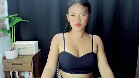 Snapshot of hottieelijah760282 chatting on 11.23.25 Maxine online show from 11.23.25