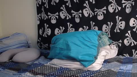 independent Model online show from 02.11.25