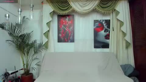 hotties_kittens18 online show from 12.15.25