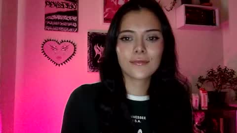 Snapshot of hottietat4u chatting on 10.29.25 Tat  online show from 10.29.25