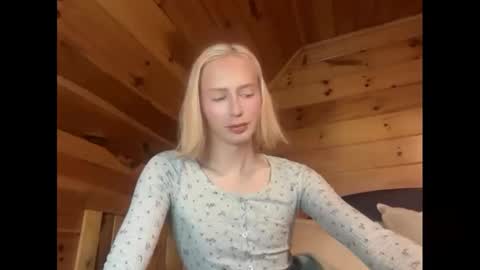 HotTransGirlie online show from 11.18.25