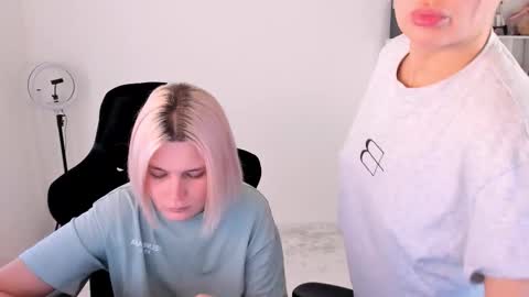 Nessie and Jessie online show from 11.08.25