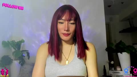 Snapshot of hottycrishinaxx chatting on 02.15.25 crishinahotty online show from 02.15.25