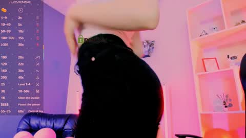 Snapshot of hottyvibess chatting on 04.10.26 your baby online show from 04.10.26