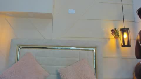 Snapshot of huddah_cam chatting on 03.10.25 huddah online show from 03.10.25