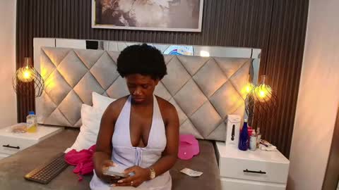 Snapshot of huddah_cam chatting on 09.16.25 huddah online show from 09.16.25
