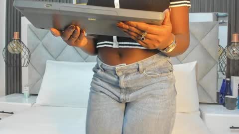 Snapshot of huddah_cam chatting on 09.24.25 huddah online show from 09.24.25