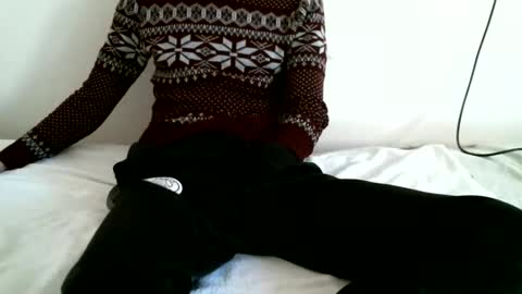 Snapshot of hug_me chatting on 02.20.25 Keanu online show from 02.20.25