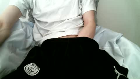 Snapshot of hug_me chatting on 09.10.25 Keanu online show from 09.10.25