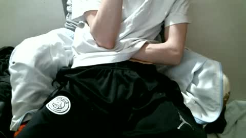 Snapshot of hug_me chatting on 09.10.25 Keanu online show from 09.10.25